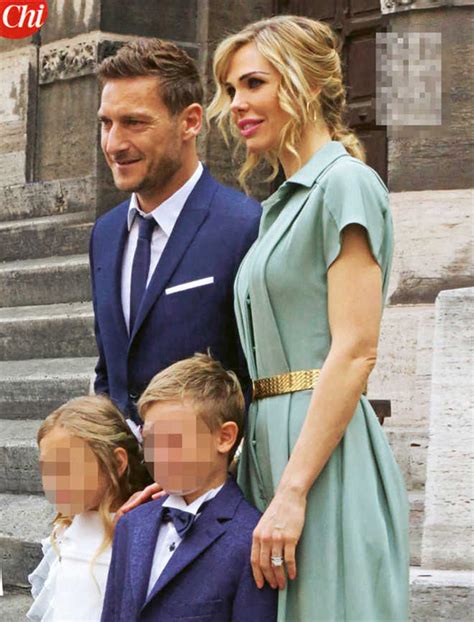 comunione di chanel totti|Ilary Blasi e Francesco Totti, in chiesa con Chanel e .